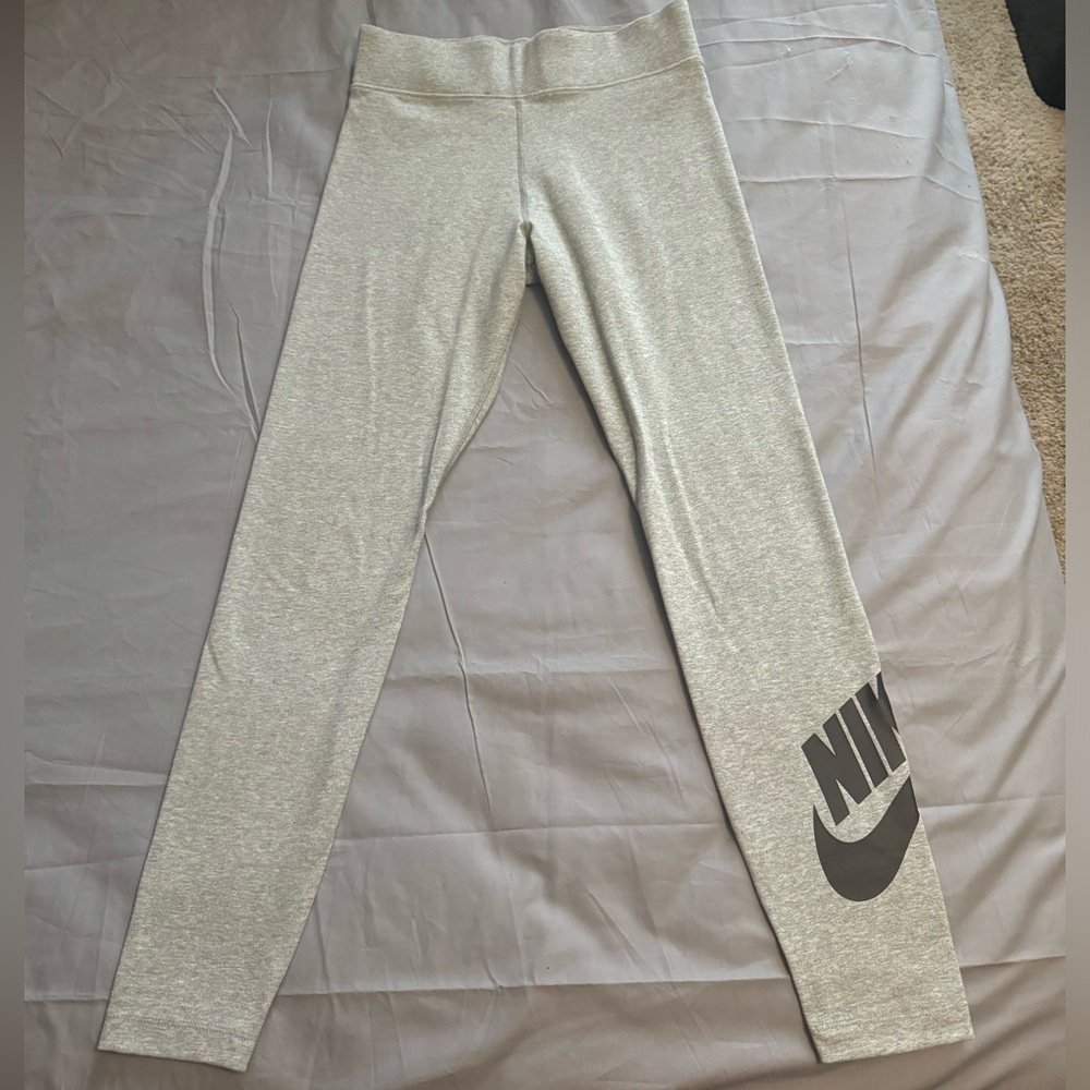 NWOT Womens Nike Leggings